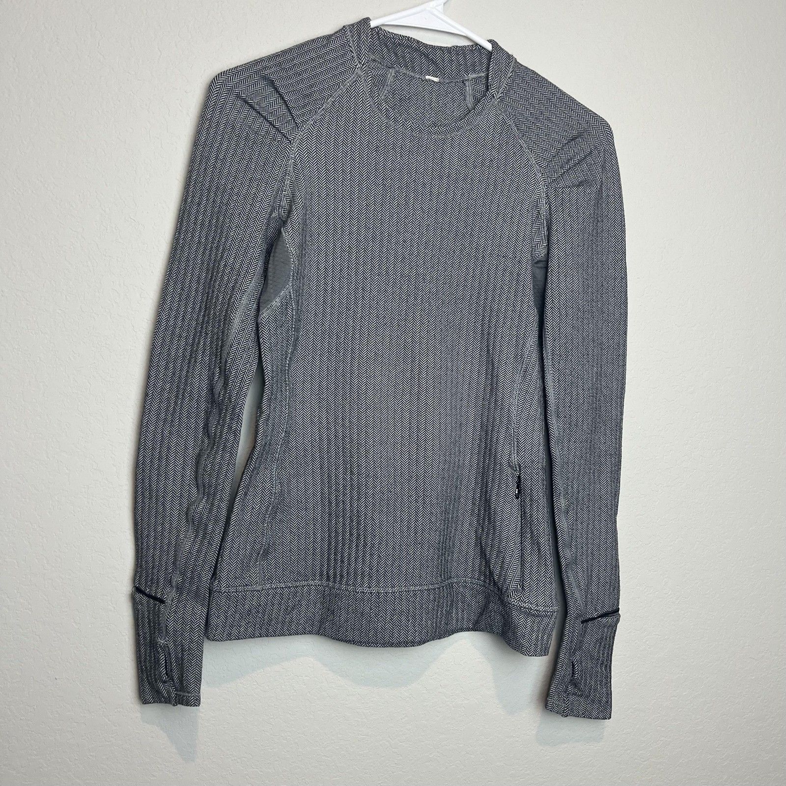 Lululemon Shirt Womens Small Gray Herringbone Long Sleeve Thumbholes Pocket